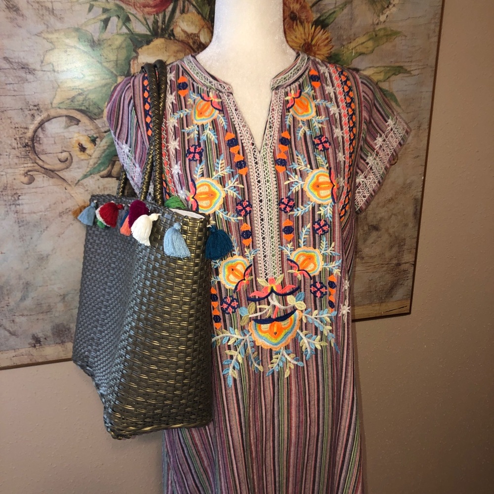 Sz S Savanna Jane Serape Striped Mexican Embroidered Floral Shift Dress